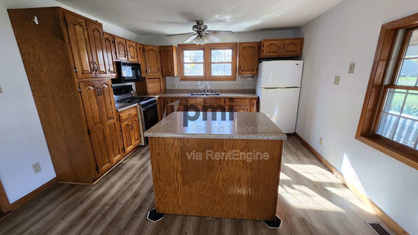 Charming 3-Bedroom Retreat with 2 Full Baths in Warrensburg! property image